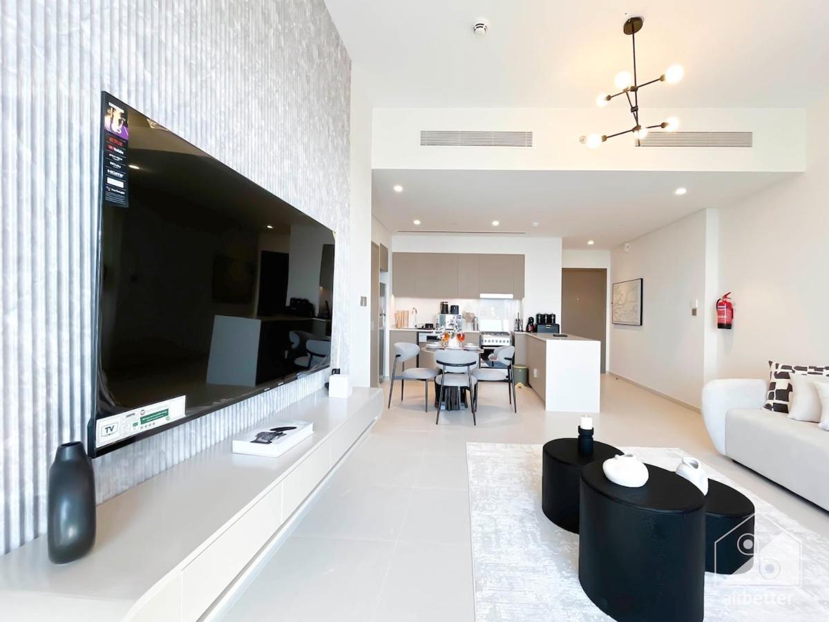 Ultimate Luxury Grande 1b With Balcony & Views *
