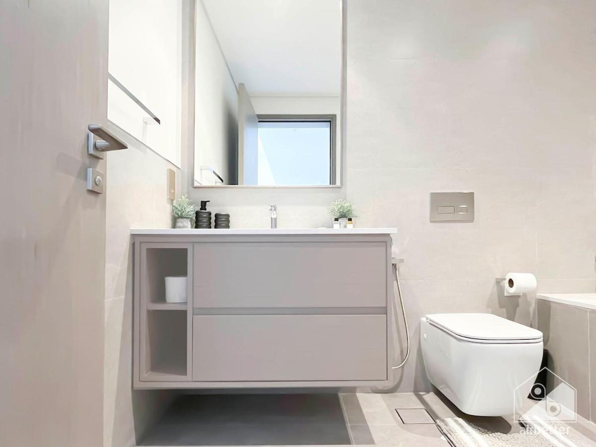 Ultimate Luxury Grande 1b With Balcony & Views Apartment