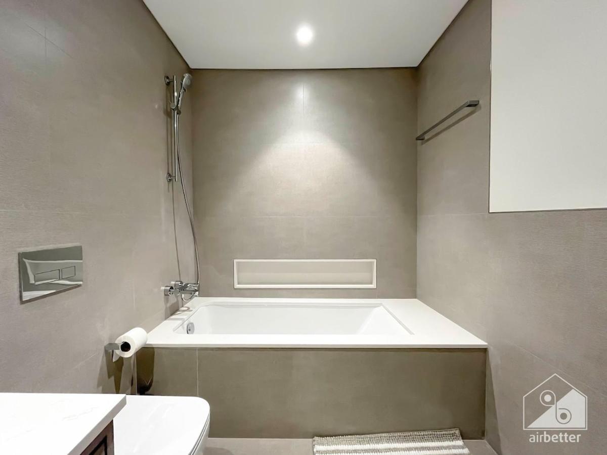 Ultimate Luxury Grande 1b With Balcony & Views Apartment Dubai
