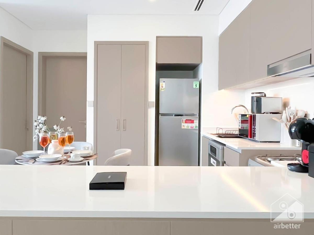 Ultimate Luxury Grande 1b With Balcony & Views Apartment *